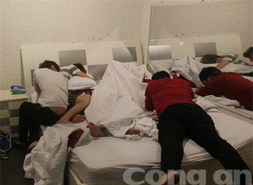 Hà Nội: Ba nhóm thanh niên “bay lắc” trong một khách sạn