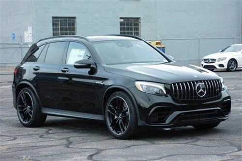 =4. Mercedes-Benz AMG GLC 63 2019 (thời gian tăng tốc từ 0-100 km/h: 3,7 giây).