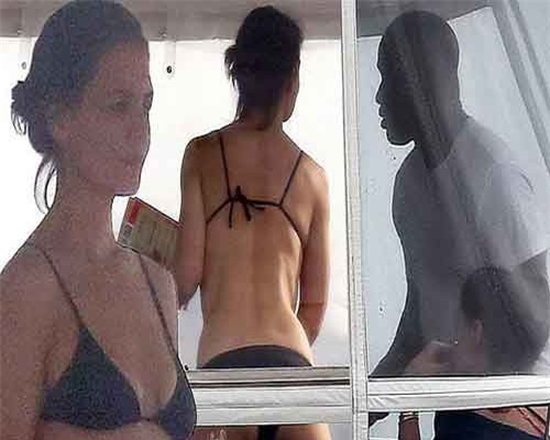 Katie Holmes hiếm hoi mặc bikini gợi cảm, đi nghỉ với Jamie Foxx