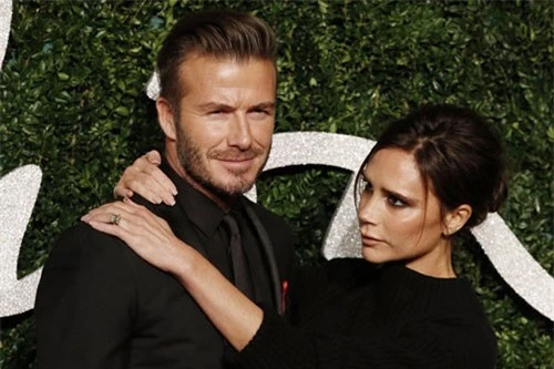 David Beckham thường xuyên lét lút sử dụng mỹ phẩm của vợ. Ảnh: Cosmopolitan.