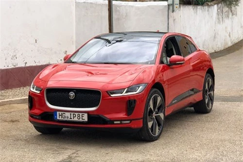 9. Jaguar I-Pace 2019 (thời gian tăng tốc từ 0-100 km/h: 4,5 giây).