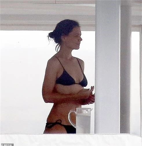 Katie Holmes hiếm hoi mặc bikini gợi cảm, đi nghỉ với Jamie Foxx - ảnh 4