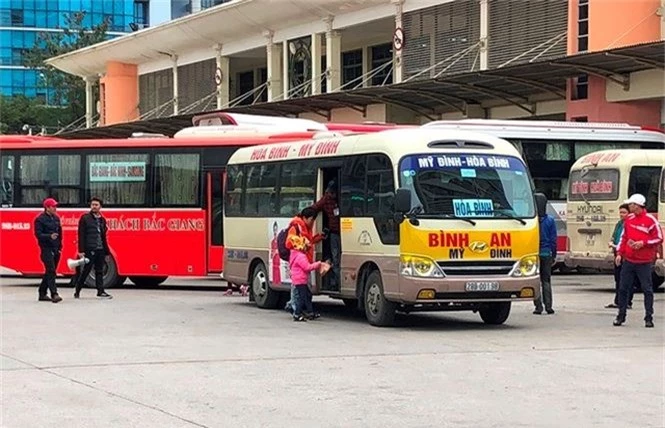 Khách tăng 80%, nhiều nhà xe 'nhồi nhét' bị xử lý  - ảnh 1