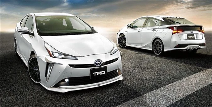 Vừa ra mắt, xe xanh Toyota Prius 2019 đã có loạt phụ kiện độ chính hãng ảnh 4