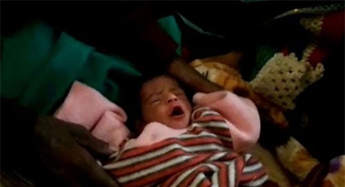 Cụ bà 65 tuổi sinh con thứ hai cho người chồng 80 tuổi