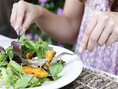 5 thói quen không ngờ gây rối loạn hormone mà con gái chẳng hề hay biết