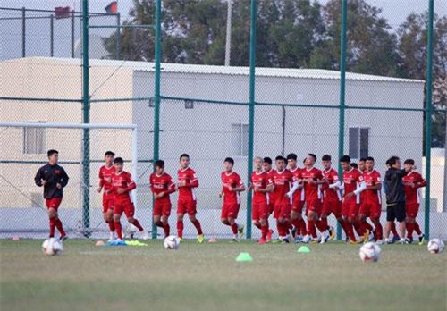 Đội tuyển Việt Nam rèn miếng đánh trong buổi tập đầu tiên ở Qatar