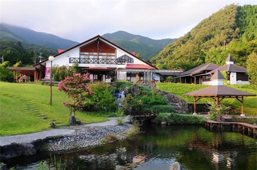 Thị trấn Nhật Bản trả tiền cho người dân để sinh con