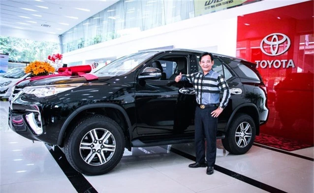 Chán Nissan X-Trail vì đen đủi, danh hài Quang Tèo tậu Toyota Fortuner chơi Tết - Ảnh 1.