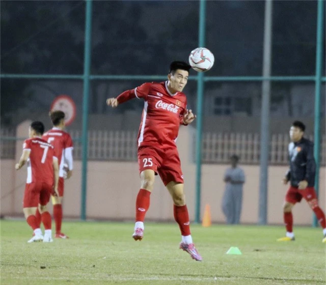 Đội tuyển Việt Nam tăng khối lượng tập luyện tại Qatar - Ảnh 10.