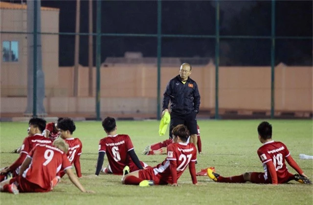 Đội tuyển Việt Nam tăng khối lượng tập luyện tại Qatar - Ảnh 3.