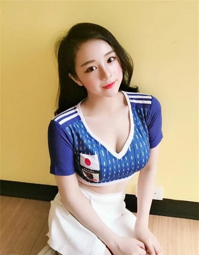 Những hot girl gieo thương nhớ bởi niềm đam mê trái bóng tròn - Ảnh 6.