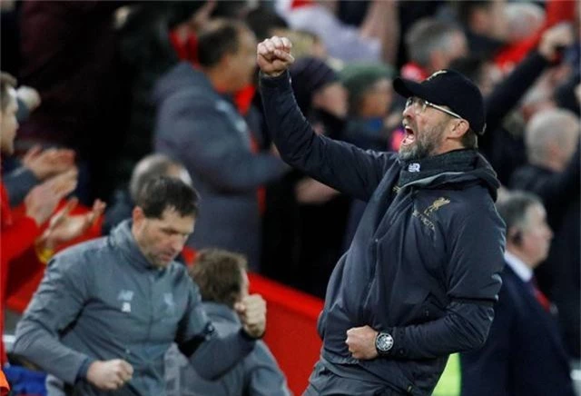  Klopp đầy hưng phấn khi đội bóng của ông trở thành đội bóng dẫn bàn khá nhanh chóng 