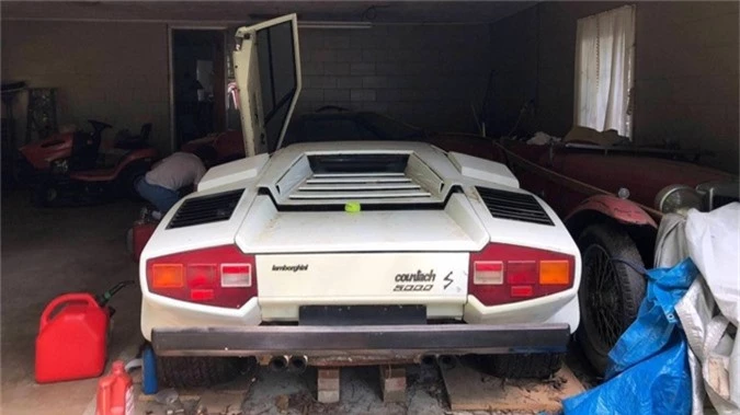 tim thay lamborghini countach trong nha kho cu sau hon 20 nam bo hoang hinh 4