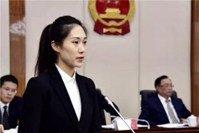Trung Quốc xôn xao vì nữ phó thị trưởng 28 tuổi - Ảnh 1.