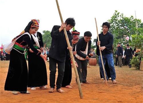 Say đắm những vũ điệu của người Khơ Mú