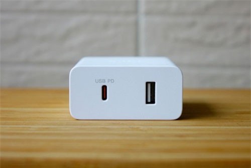 Sony ra mắt củ sạc có thể sạc cho laptop, iPad Pro