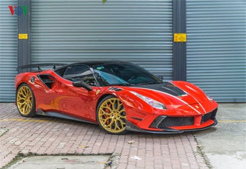 Cận cảnh siêu xe Ferrari 488 GTB độ Mansory tại Việt Nam