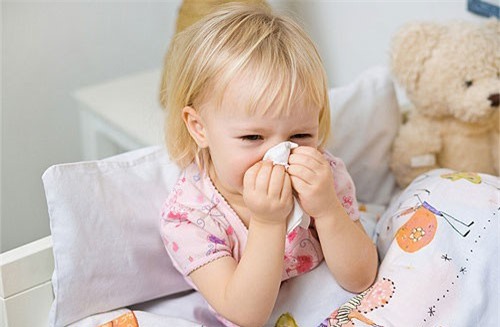 5 mẹo 'vàng' trị sổ mũi cho bé trong mùa đông nhất định mẹ phải biết