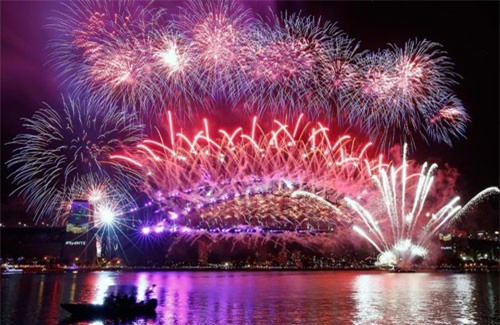 CLIP: ‘Đi khắp thế giới’ xem bắn pháo hoa đón năm mới 2019