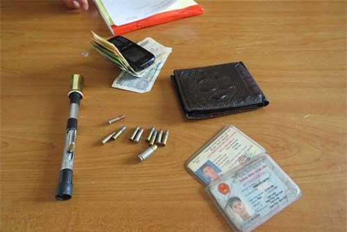 Nổ súng vào nhà người yêu vì bị ngăn cản tình cảm