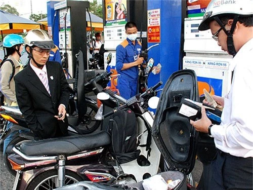 
Ngày 1/1/2019, giá xăng dầu vẫn giữ nguyên theo yêu cầu của Phó Thủ tướng Vương Đình Huệ (Ảnh minh họa)
