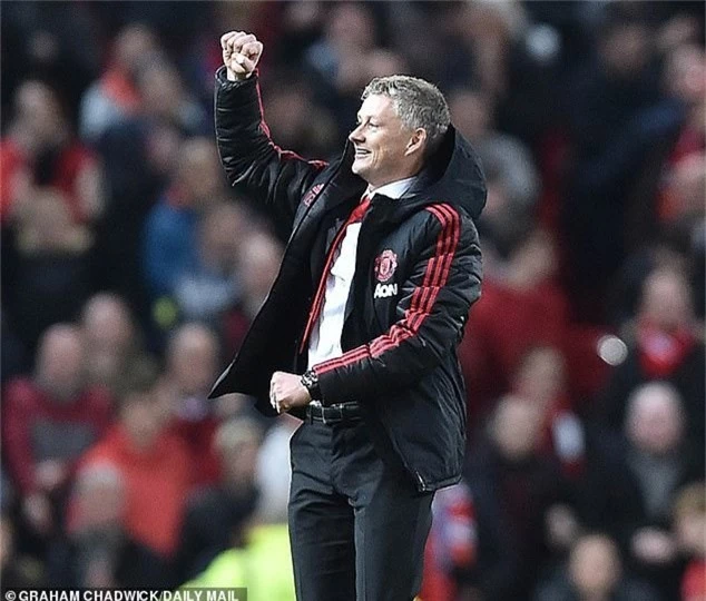 Solskjaer đẩy hết công cho học trò, Pogba lại đá xoáy thầy cũ Mourinho - Ảnh 3.