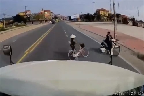 CLIP: ‘Thót tim’ trước những pha sang đường kiểu cảm tử