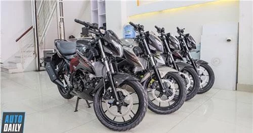 Cận cảnh Suzuki GSX-150 Bandit giá 67 triệu đồng tại Việt Nam. Mẫu xe côn tay thể thao Suzuki GSX-150 Bandit 2018 vừa được một nhà nhập khẩu tư nhân tại Sài Gòn đưa về đi kèm mức giá từ 67 triệu đồng. (CHI TIẾT)