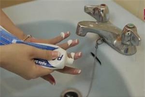 CLIP: 7 mẹo vặt cực hay từ kem đánh răng bạn nên biết