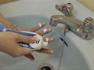 CLIP: 7 mẹo vặt cực hay từ kem đánh răng bạn nên biết