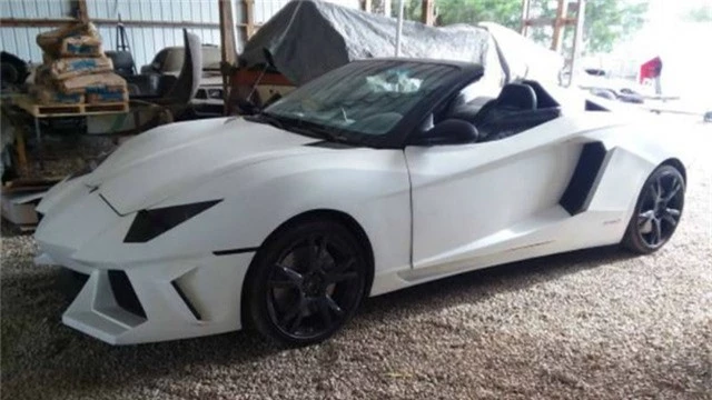 Fan cuồng lột xác chiếc xe cũ kỹ thành Lamborghini Aventador Roadster, rao bán với giá ngang Honda Civic - Ảnh 1.