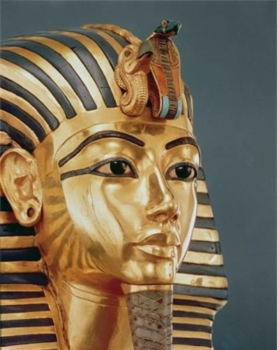 Giải mã mặt nạ vàng ròng của pharaoh huyền bí nhất Ai Cập - Hình 6 Giai ma mat na vang rong cua pharaoh huyen bi nhat Ai Cap-Hinh-6