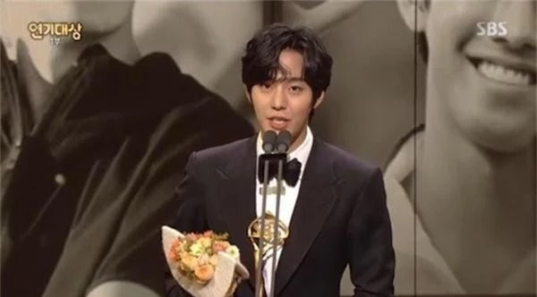 Kết quả trao giải hai đài danh giá xứ Hàn KBS và SBS Drama Awards 2018: Chán chả buồn nói! - Ảnh 18.