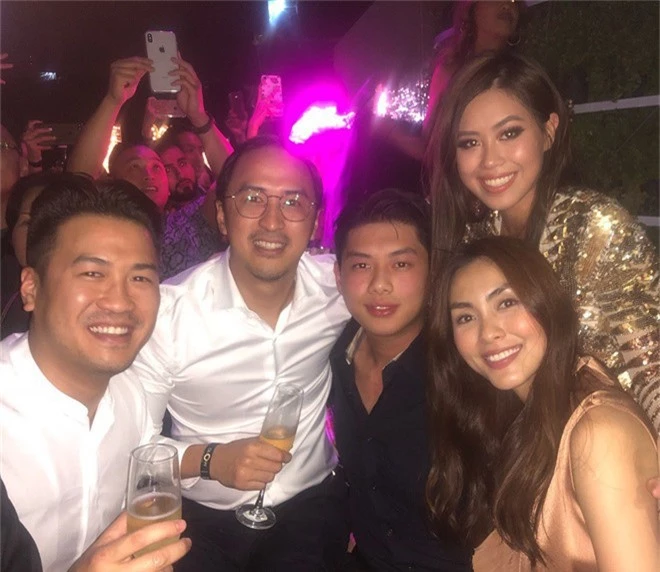 Tiệc chào năm mới của Rich Việt: Dẫn đầu về độ sang chảnh vẫn là hội em chồng Hà Tăng! - Ảnh 1. Tiệc chào năm mới của Rich Việt: Dẫn đầu về độ sang chảnh vẫn là hội em chồng Hà Tăng! - Ảnh 1.