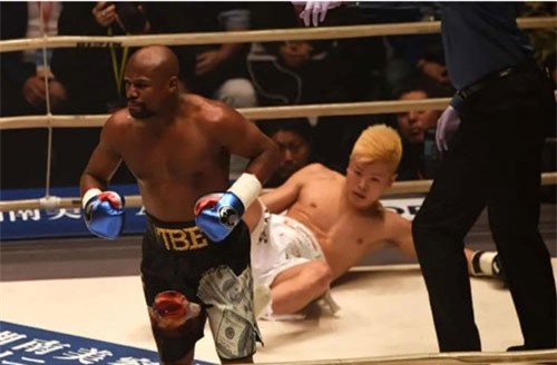 Hạ đấu sĩ Nhật Bản trong 139 giây, Floyd Mayweather bỏ túi 9 triệu USD