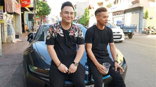 Xế hộp bạc tỷ gắn liền với những game streamer Việt Nam nổi bật trong năm 2018: Có cả siêu xe BMW i8