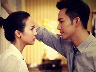 CLIP: 6 kiểu ghen không lời của con trai mà các cô gái nên biết