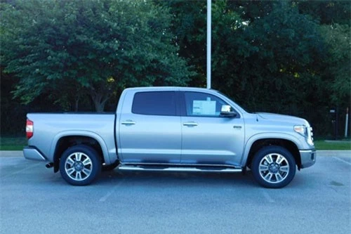 11. Xe bán tải cỡ nhỏ: Toyota Tundra.