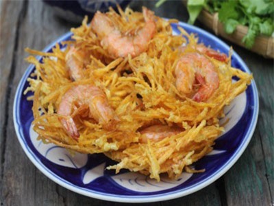 Bí quyết làm món bánh tôm vạn người mê của mẹ chồng tôi