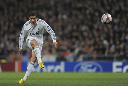 CLIP: 10 pha sút xa ghi bàn phá vỡ quy luật của Ronaldo