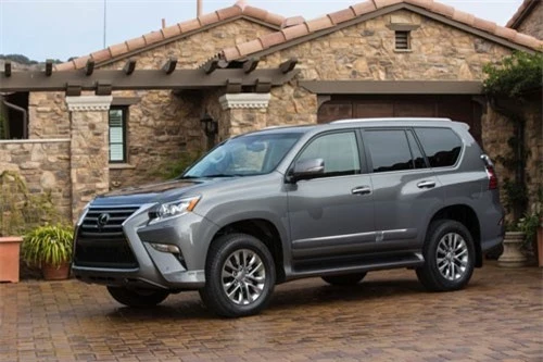 7. SUV hạng trung cỡ trung: Land Rover LR4 và Lexus GX.