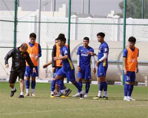 ĐT Việt Nam hăng hái tập luyện, nhận tin vui kép trước Asian Cup 2019