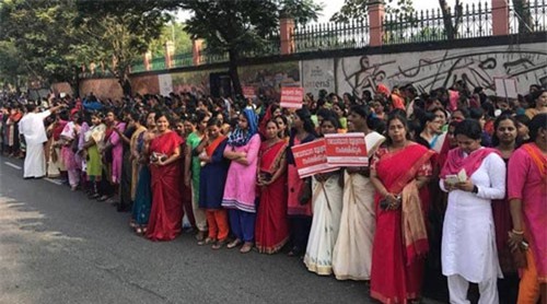 3 triệu phụ nữ Ấn Độ xếp thành hàng dài 620 km để biểu tình