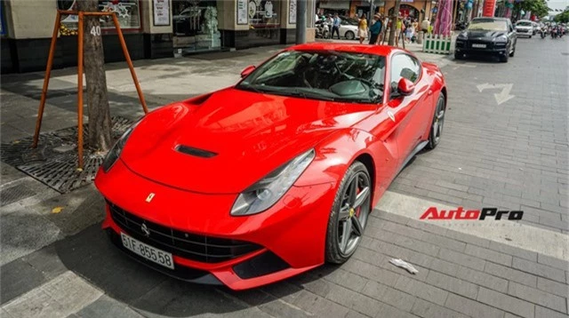 Ferrari F12 Berlinetta đặc biệt nhất Việt Nam của đại gia đồng hồ chục tỷ tại Hà Nội tiến vào Sài Gòn