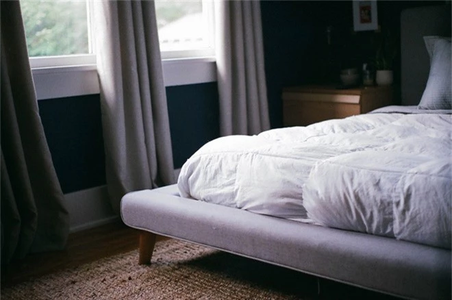 Nếu bị mất ngủ thường xuyên thì bạn nên thử những phương pháp này - Ảnh 2.