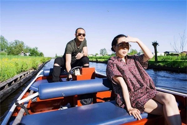 Những sao nam showbiz Việt “quên mình” lấy vợ đại gia hơn tuổi - Hình 4 Nhung sao nam showbiz Viet “quen minh” lay vo dai gia hon tuoi-Hinh-4