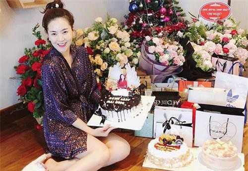 MC Mai Ngọc đón sinh nhật tuổi 28 đầy ý nghĩa, ngập trong quà và hoa, cũng là ngày chia tay bản tin thời tiết