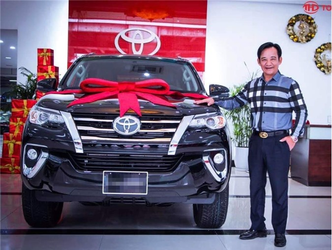 "Đại gia chân đất" Quang Tèo 1 năm đổi 2 xe tiền tỷ để chơi Tết