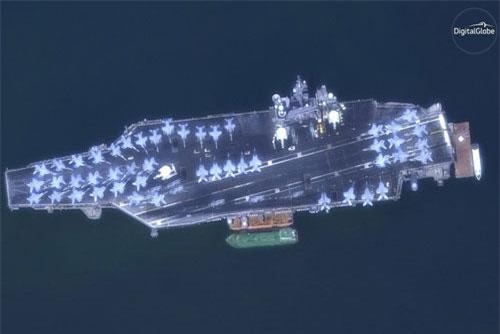 Tàu sân bay Mỹ thăm Đà Nẵng lọt ảnh vệ tinh ấn tượng nhất 2018